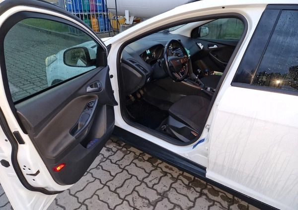 Ford Focus cena 43900 przebieg: 149500, rok produkcji 2017 z Koronowo małe 781